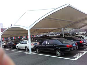 鋼膜結(jié)構(gòu)車棚特點，怪不得越來越多人選擇！(圖文)