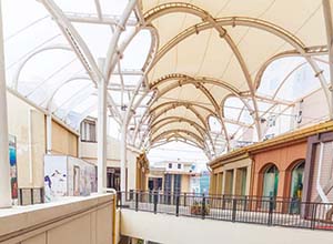 商場(chǎng)屋頂膜結(jié)構(gòu)有哪些特點(diǎn)？