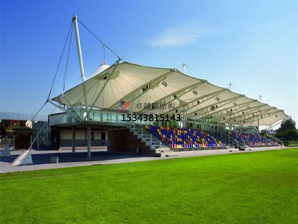 看臺張拉膜多少錢一平方？