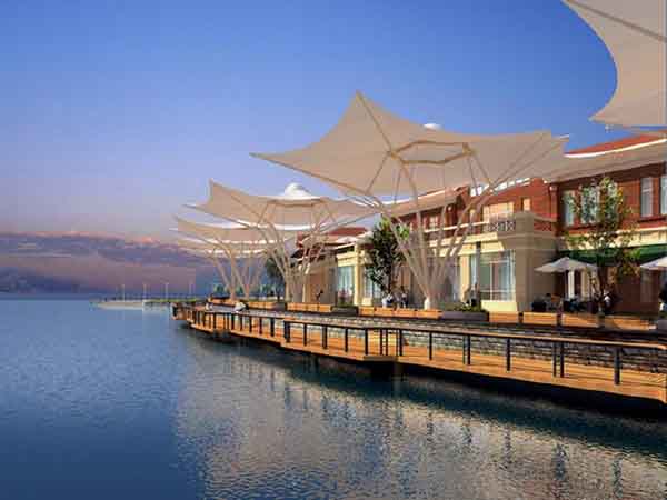 景觀<font color='red'>張拉膜結(jié)構(gòu)</font>的優(yōu)勢(shì)：創(chuàng)造美麗與功能的完美結(jié)合